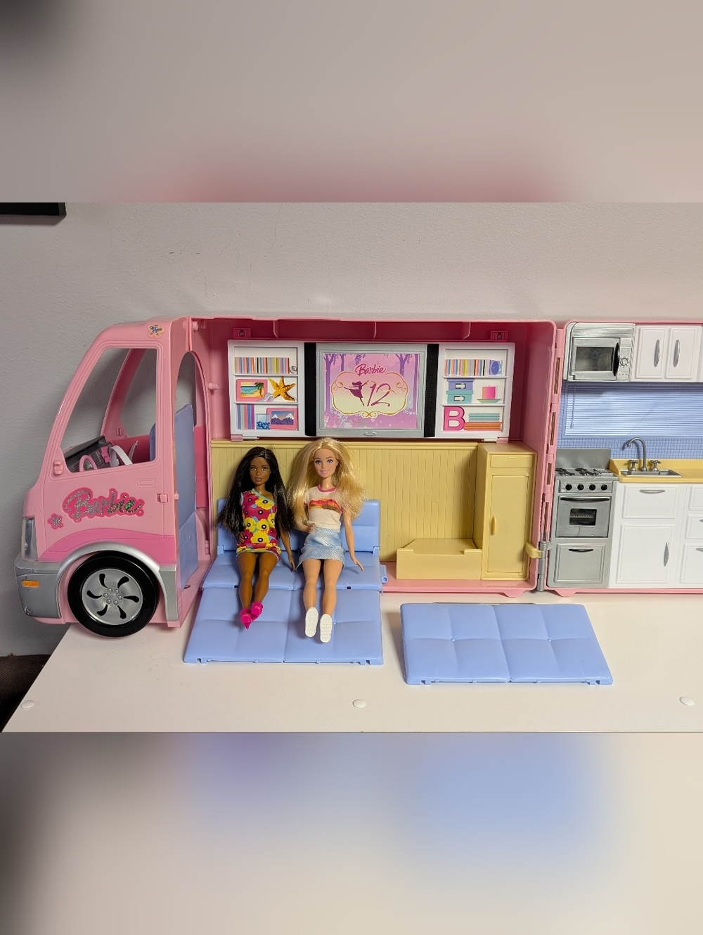 Vintage 2006 Barbie Hot Tub Party Bus Camper 2 Barbie Dolls *Please Read* - Picture 10 of 13